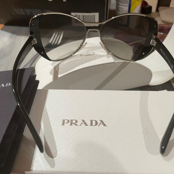 Prada sunglasses - Picture 6 of 6
